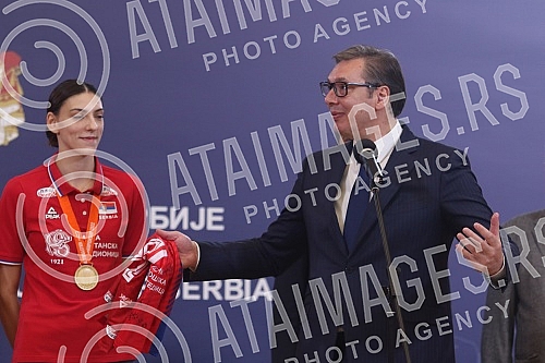 The President of the Republic of Serbia, Aleksandar Vucic, received the women's volleyball team of Serbia, which won the gold medal at the World Championship.Predsednik Republike Srbije Aleksandar Vucic primio je zensku  odbojkasku reprezentaciju S