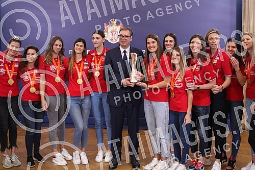 The President of the Republic of Serbia, Aleksandar Vucic, received the women's volleyball team of Serbia, which won the gold medal at the World Championship.Predsednik Republike Srbije Aleksandar Vucic primio je zensku  odbojkasku reprezentaciju S