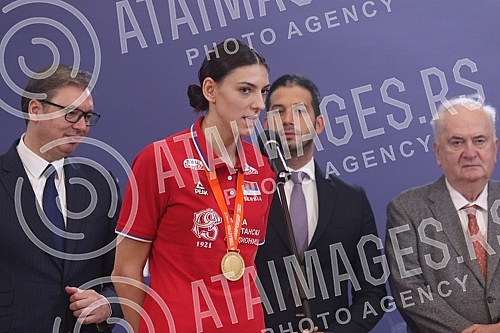 The President of the Republic of Serbia, Aleksandar Vucic, received the women's volleyball team of Serbia, which won the gold medal at the World Championship.Predsednik Republike Srbije Aleksandar Vucic primio je zensku  odbojkasku reprezentaciju S
