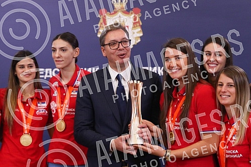 The President of the Republic of Serbia, Aleksandar Vucic, received the women's volleyball team of Serbia, which won the gold medal at the World Championship.Predsednik Republike Srbije Aleksandar Vucic primio je zensku  odbojkasku reprezentaciju S