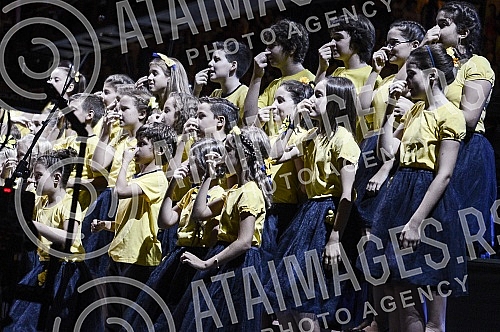 The Night of Music was held with the performance of Kolibri Choir, RTS Choir and Symphony Orchestra at the Tasmajdan Stadium.Odrzana Noc muzike uz nastup hora Kolibri, hora RTS i Simfonijskog orkestra na stadionu Tasmajdan. 