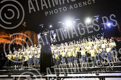 The Night of Music was held with the performance of Kolibri Choir, RTS Choir and Symphony Orchestra at the Tasmajdan Stadium.Odrzana Noc muzike uz nastup hora Kolibri, hora RTS i Simfonijskog orkestra na stadionu Tasmajdan. 