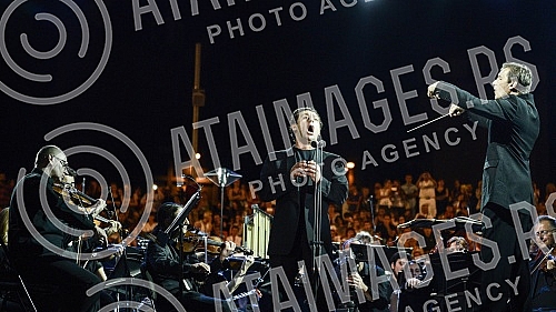 The Night of Music was held with the performance of Kolibri Choir, RTS Choir and Symphony Orchestra at the Tasmajdan Stadium.Odrzana Noc muzike uz nastup hora Kolibri, hora RTS i Simfonijskog orkestra na stadionu Tasmajdan. 