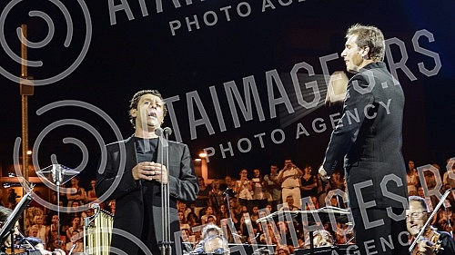 The Night of Music was held with the performance of Kolibri Choir, RTS Choir and Symphony Orchestra at the Tasmajdan Stadium.Odrzana Noc muzike uz nastup hora Kolibri, hora RTS i Simfonijskog orkestra na stadionu Tasmajdan. 
