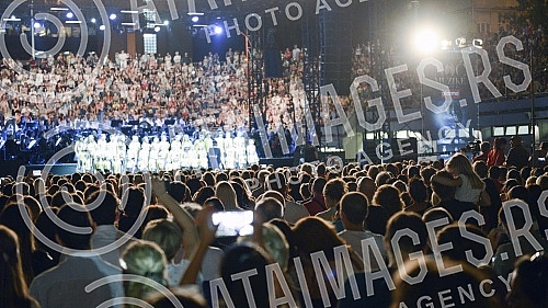 The Night of Music was held with the performance of Kolibri Choir, RTS Choir and Symphony Orchestra at the Tasmajdan Stadium.Odrzana Noc muzike uz nastup hora Kolibri, hora RTS i Simfonijskog orkestra na stadionu Tasmajdan. 