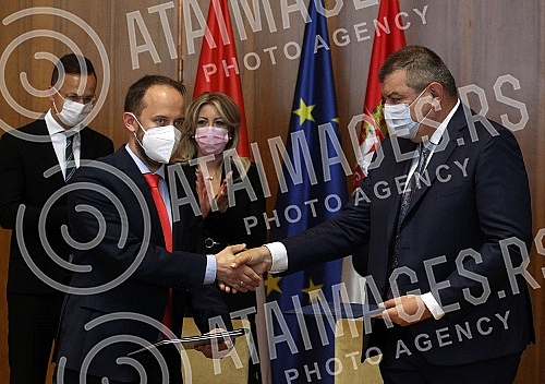 Memoranda and protocols signed between Serbian ministries and Hungarian officials and companies.Potpisani memorandumi i protokoli izmedju srpskih ministarstva i madjarskih zvanicnika i kompanija.