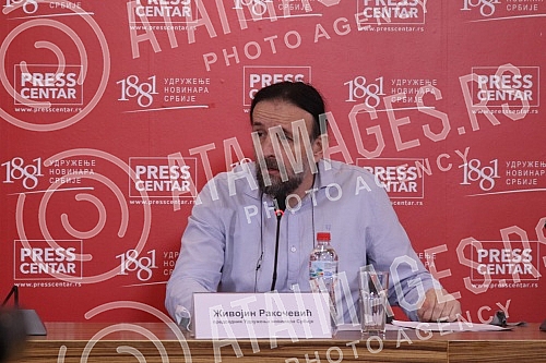 The annual awards ceremony of the Association of Journalists of Serbia was held on UNS Day, December 21 at the Press Center of the Association of Journalists of Serbia.Svecano urucenje godisnjih nagrada Udruzenja novinara Srbije odrzano je na Dan U